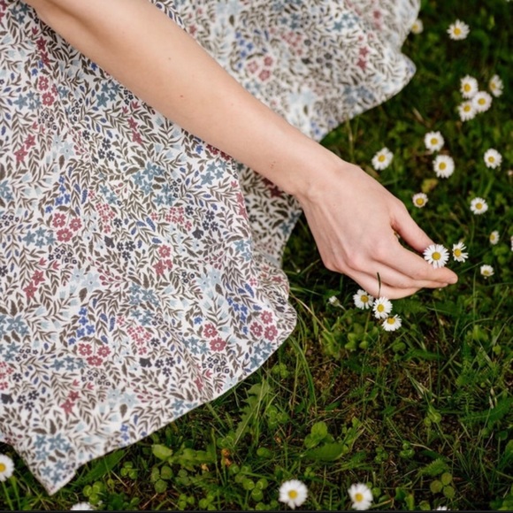 Sondeflor Dresses & Skirts - Sondeflor Wild Meadow Classic Dress Floral Linen